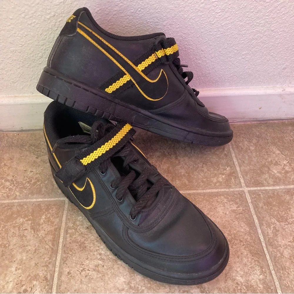 Nike Low Top Size 6.5Y Black & Yellow